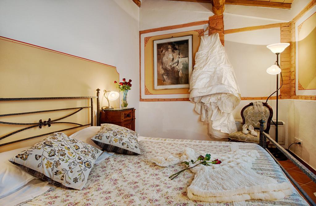 Agriturismo Poggio Bonelli Кастелнуово Берарденга Стая снимка