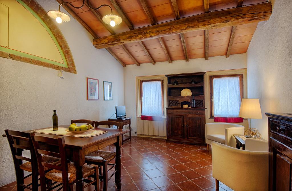 Agriturismo Poggio Bonelli Кастелнуово Берарденга Стая снимка